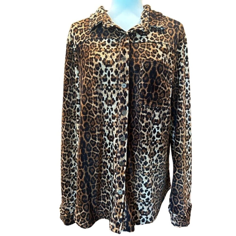 Umgee Women's Leopard Print Button-Up Long Sleeve Shirt M